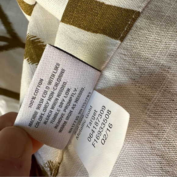 Shower Curtain (72x70) - Picture 4 of 6